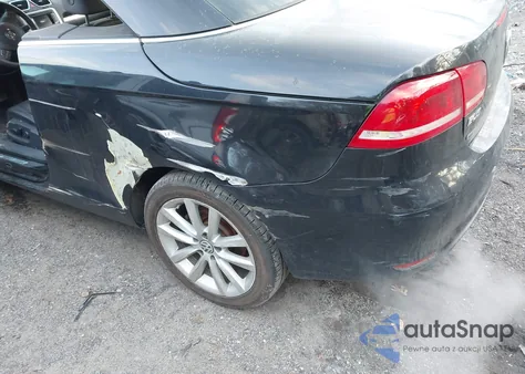 2015 Volkswagen Eos Komfort Edition из США, поврежденный, VIN WVWBW8AH3FV001553